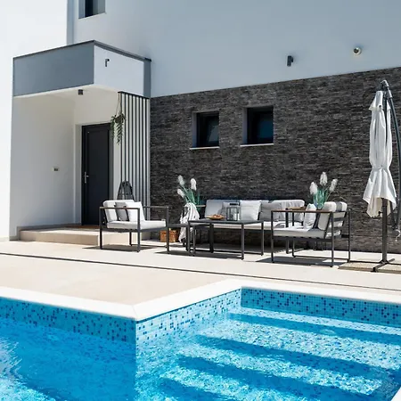 Appartamento With Swimming Pool Lopar, Rab - 25837 Rab Town