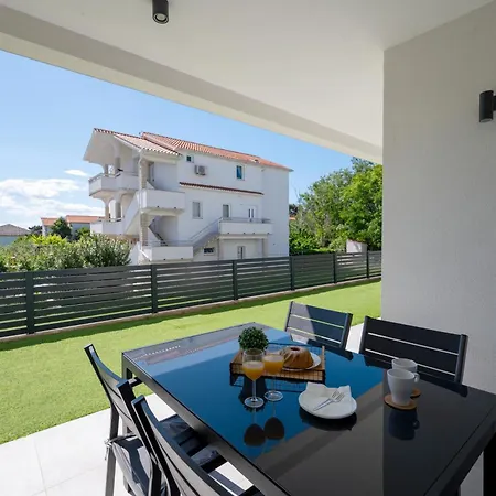 Appartamento With Swimming Pool Lopar, Rab - 25837 *