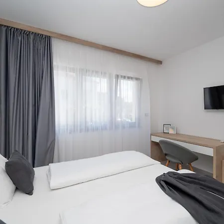 Apartment With Swimming Pool Lopar, Rab - 25837 *